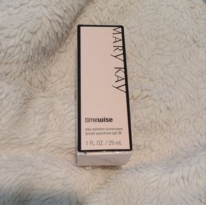 Mary Kay Day Solution Sunscreen